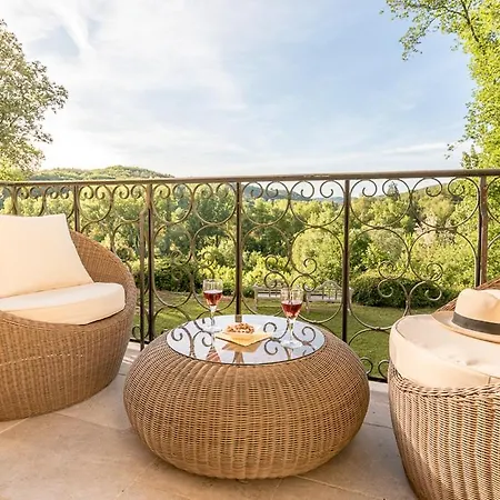 Peyzac-le-moustier Sleeps 8