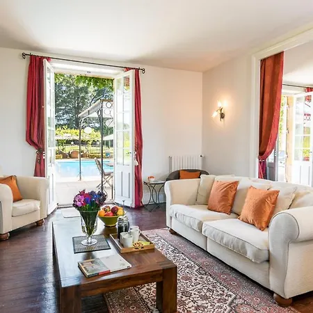וילה Peyzac-le-moustier Sleeps 8 *